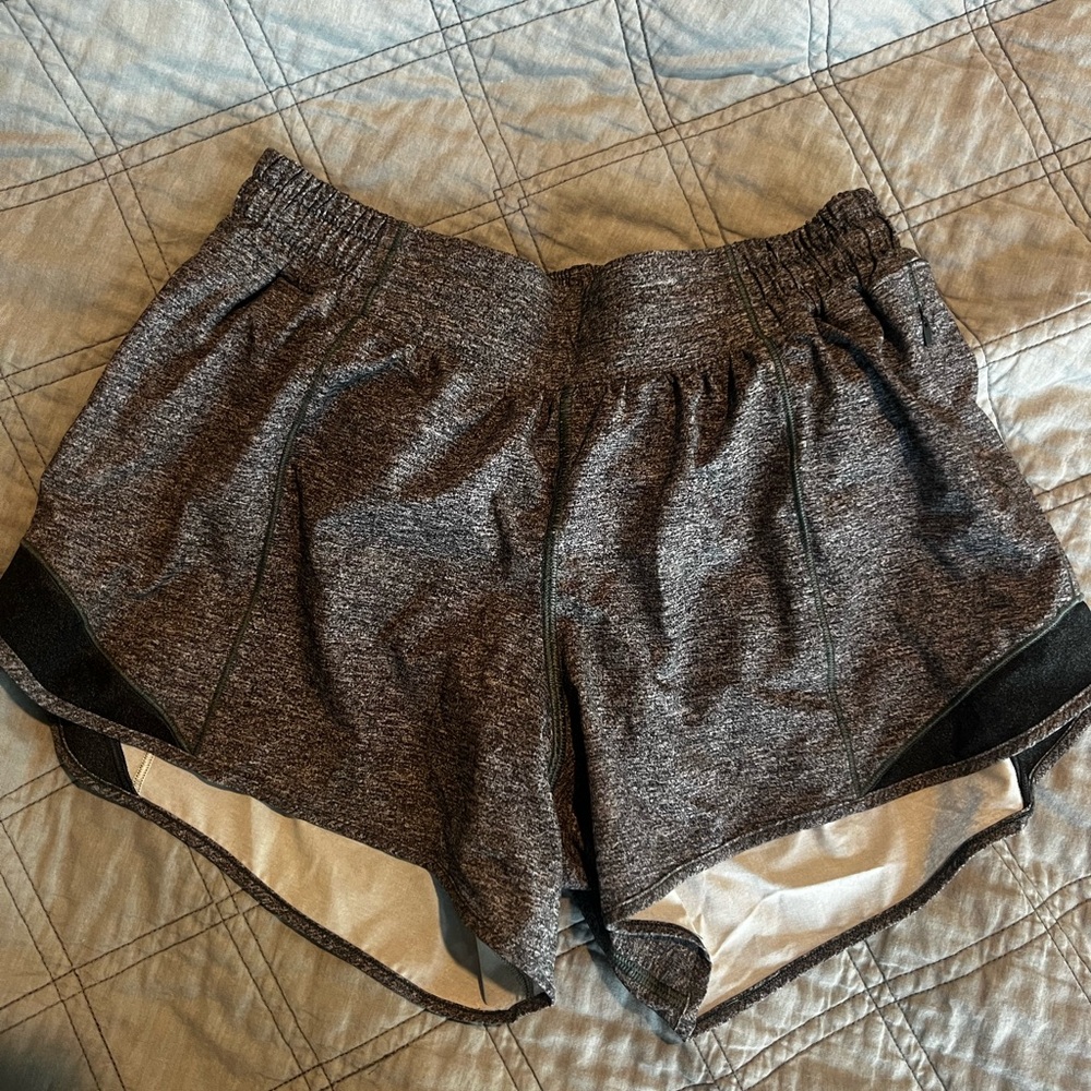 EUC LULULEMON LOW RISE HOTTY HOT 4.5 SZ 8